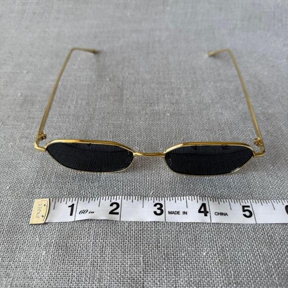 Sleek rectangle gold frame sunglasses WMNS1 - Picture 5 of 6
